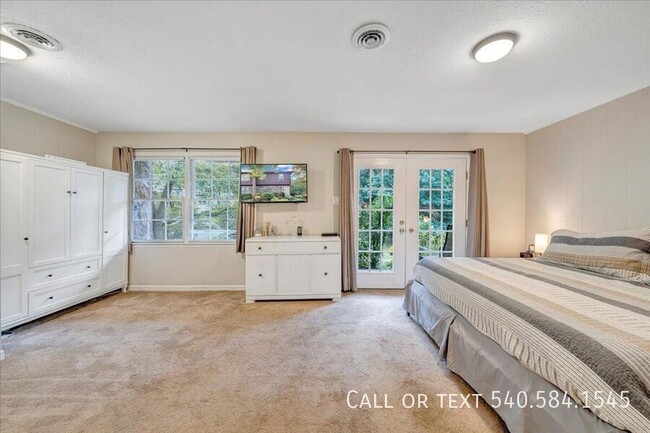 Building Photo - 3331 Stonehenge Square