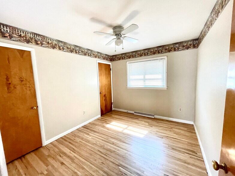Building Photo - 709 Sackett St