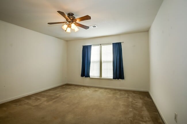 Building Photo - 616 Rainier Rd