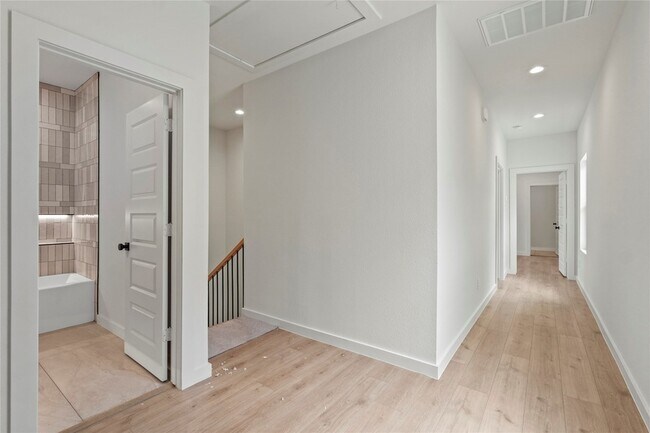 Building Photo - 420 N Moore St
