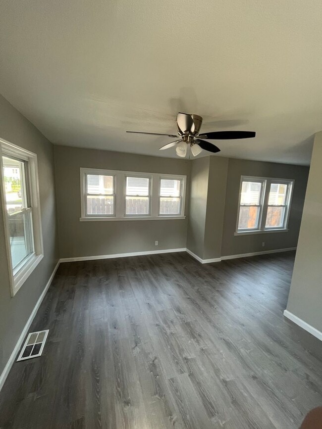 Building Photo - COMPLETELY REMODELED 3 BEDROOM SINGLE FAMI...
