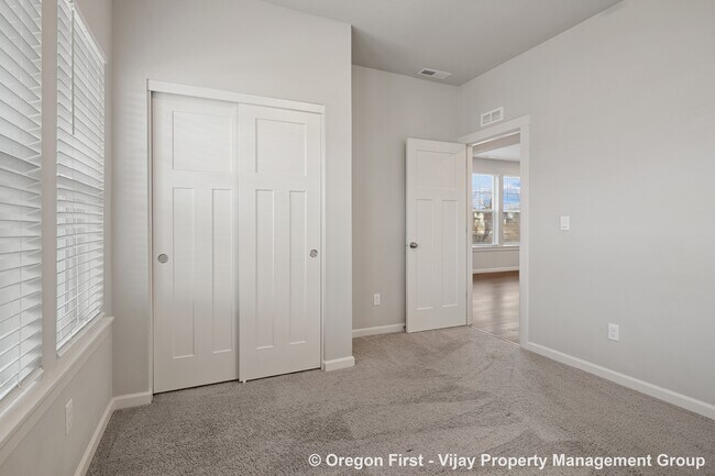 Building Photo - 3662 SE 67th Ave