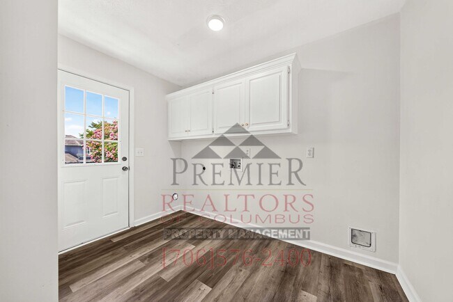 Building Photo - 5924 Big Oak Dr