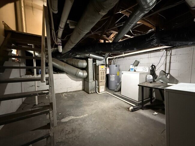 Building Photo - 458 E Sycamore St