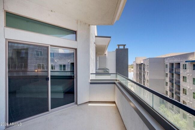 Building Photo - 945 E Playa Del Norte Dr