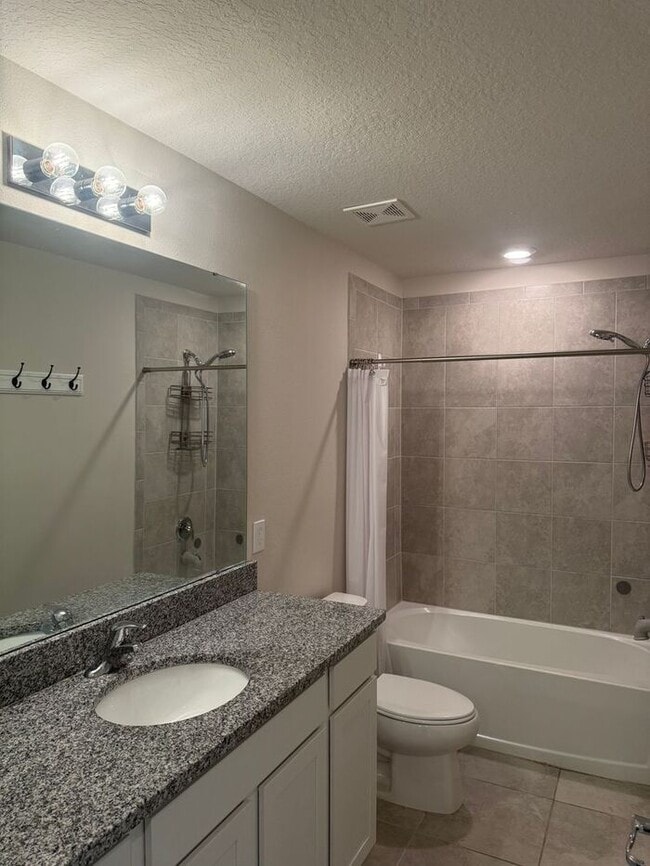 Building Photo - Beautiful/Like New Home in Winter Haven