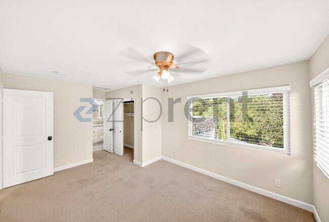 Building Photo - 16925 Hillside Dr