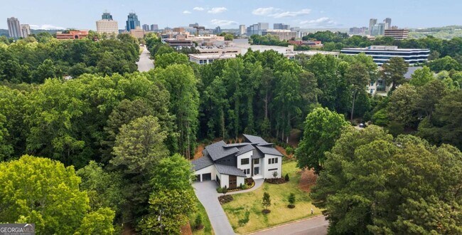 Building Photo - 1000 Clementstone Dr NE