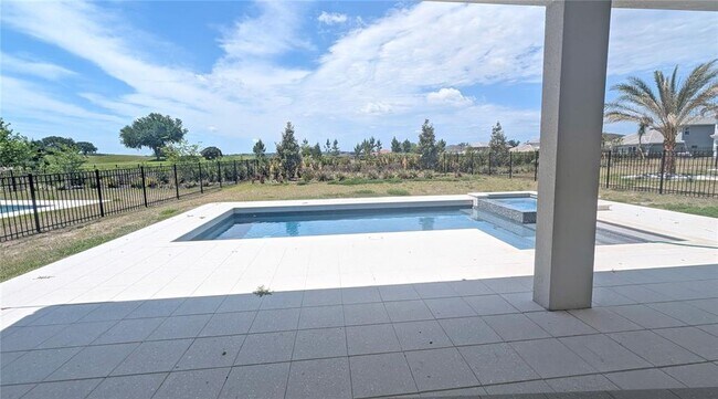 Building Photo - 15614 Vetta Dr
