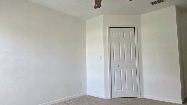 Building Photo - Spacious Haines City Retreat - For Rent Now!
