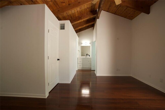Building Photo - 2125 SW 81st Ave