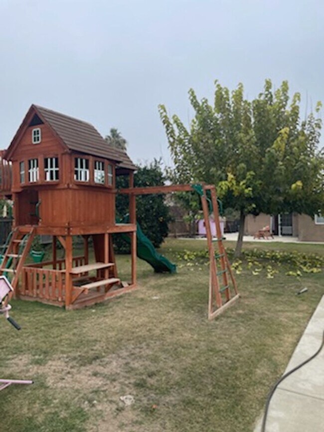 Building Photo - Beautiful Corner House with Shop