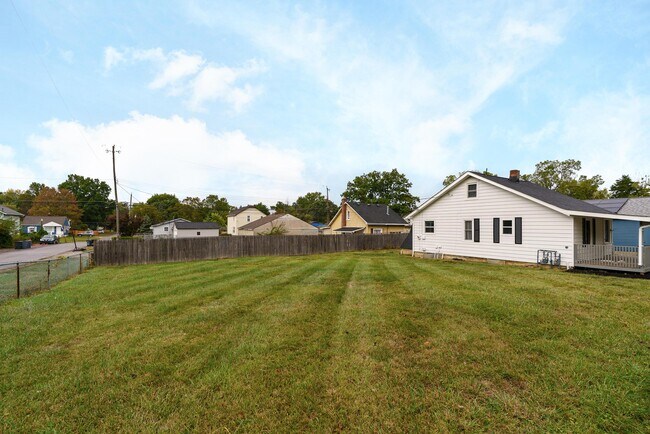 Building Photo - 2220 Sale Rd