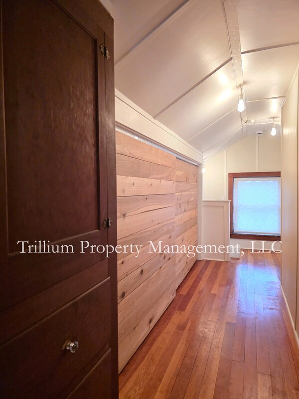 Building Photo - 3015 NE 67th Ave
