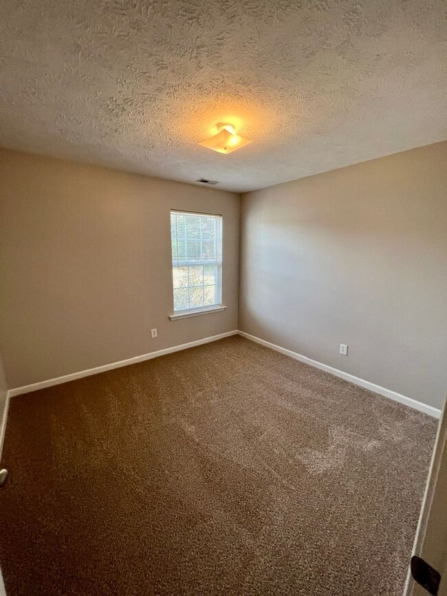 Building Photo - 3 Bed 2 Bath with Bonus in North Blackman Area