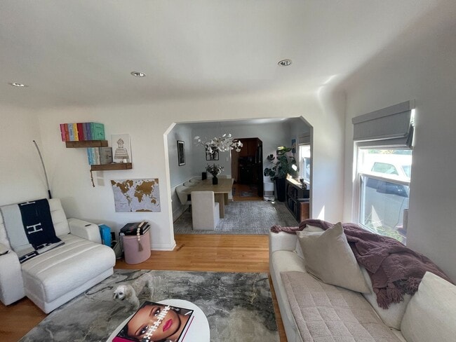 Building Photo - Super comfortable 2-bedroom, 2-bath home in Long Beach