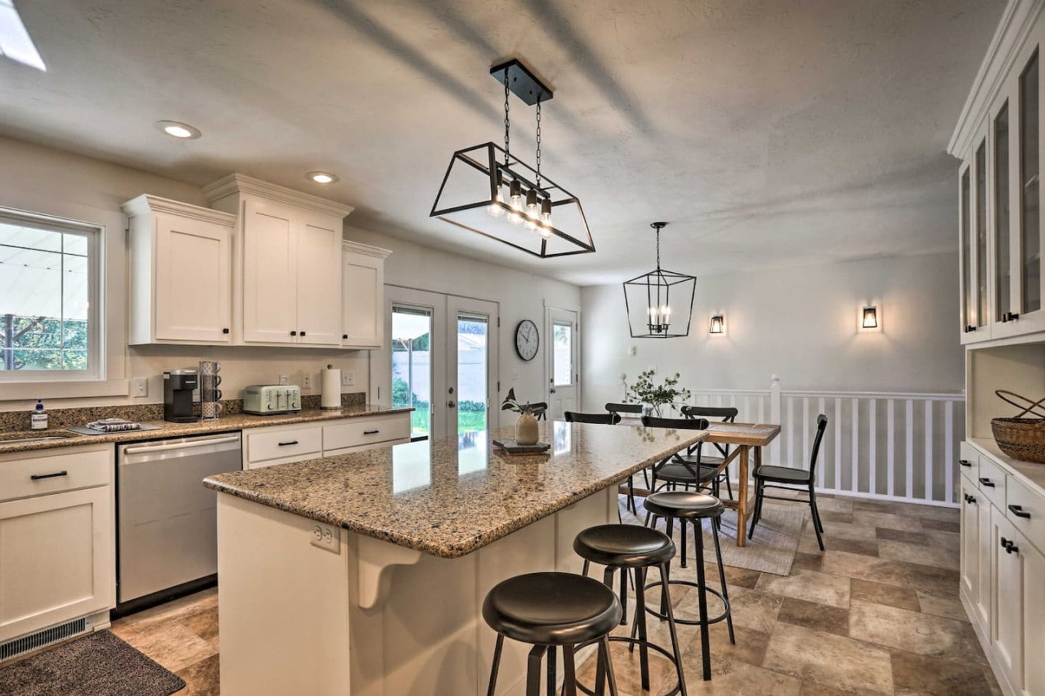 Building Photo - 930 Canyon Ave