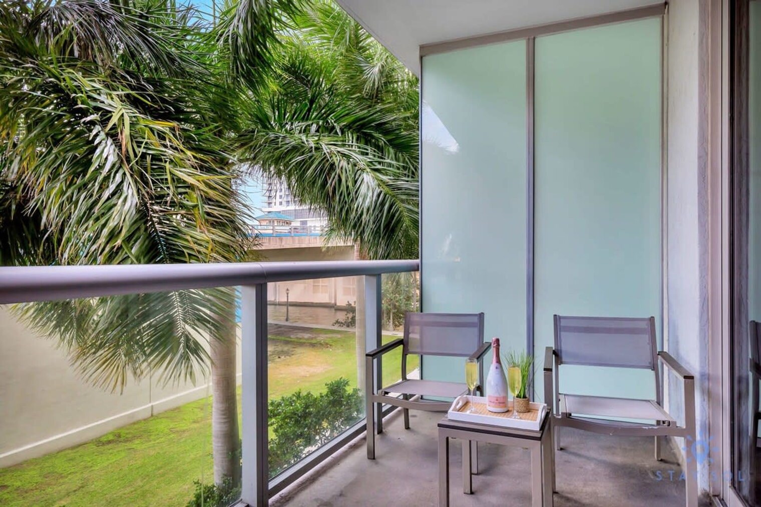 Building Photo - 2602 E Hallandale Beach Blvd