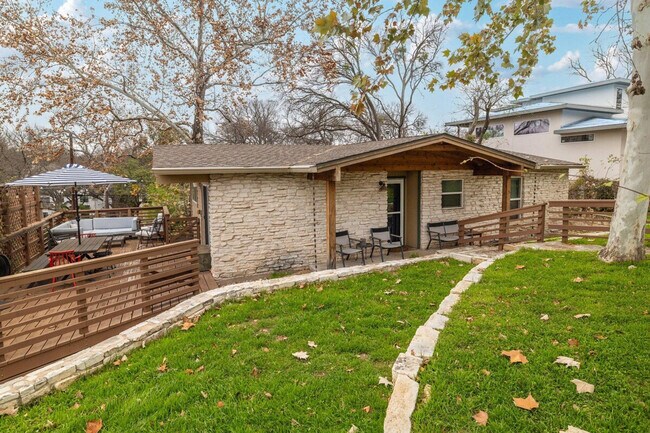 Building Photo - 2906 Westhill Dr