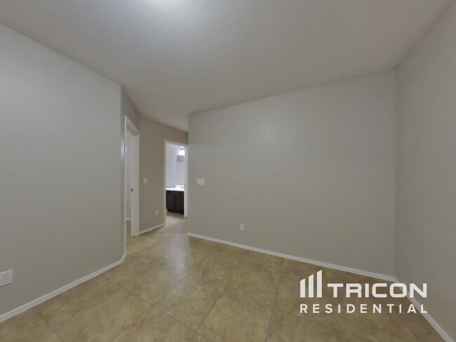 Building Photo - 43780 Elm Dr
