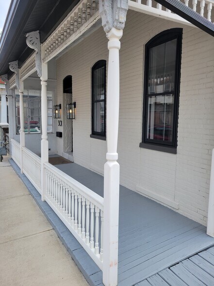 Front Porch - 301 N 1st St