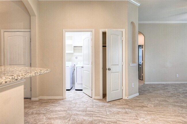 Building Photo - 3823 Cactus Field Ln