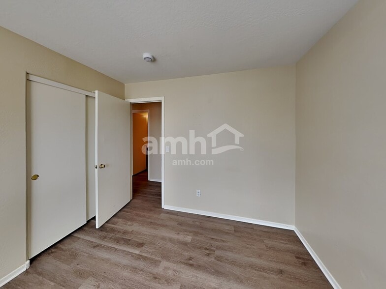 Building Photo - 2057 S 155th Dr