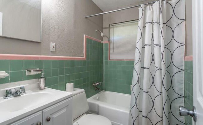 Building Photo - 1 bedroom in Houston TX 77012