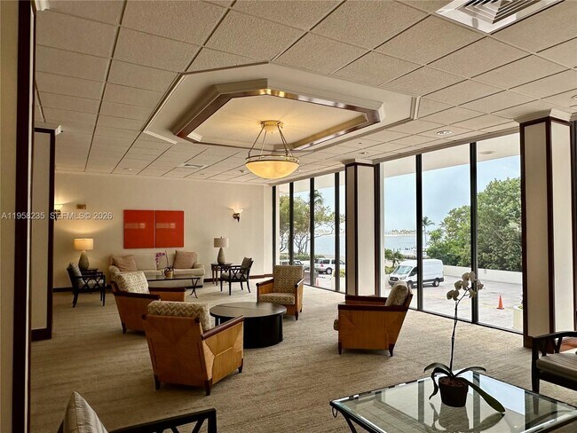 Building Photo - 1925 Brickell Ave