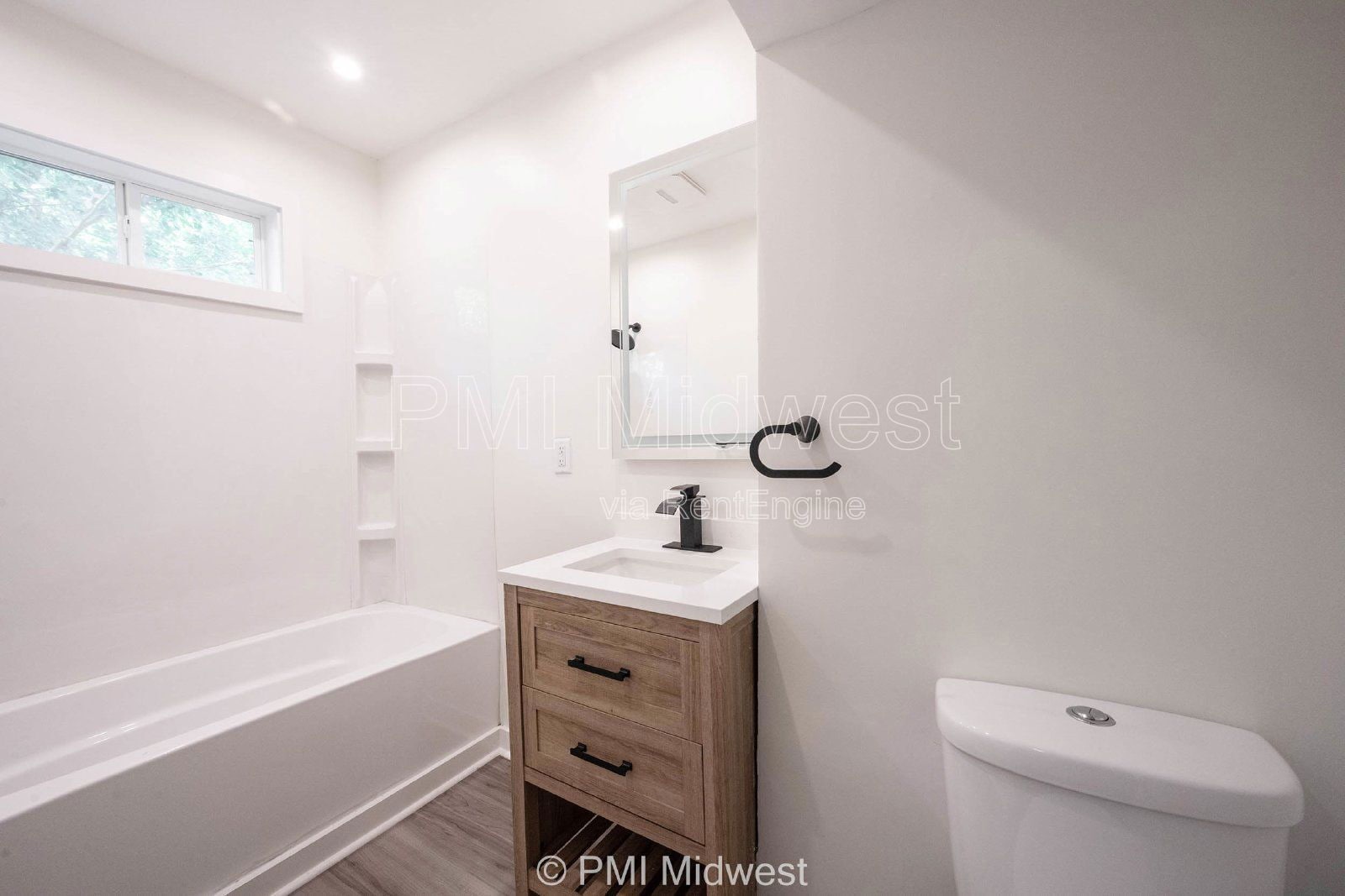 Building Photo - 426 N Bradley Ave