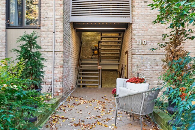 Building Photo - 110 Cross Keys Rd