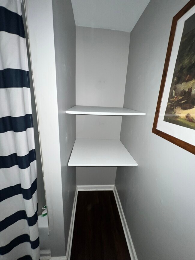 Building Photo - 610 Melville St