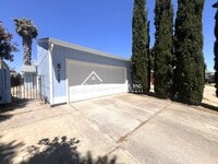 Building Photo - Spacious Updated 2bd/2ba Halfplex with 2 Car Garage