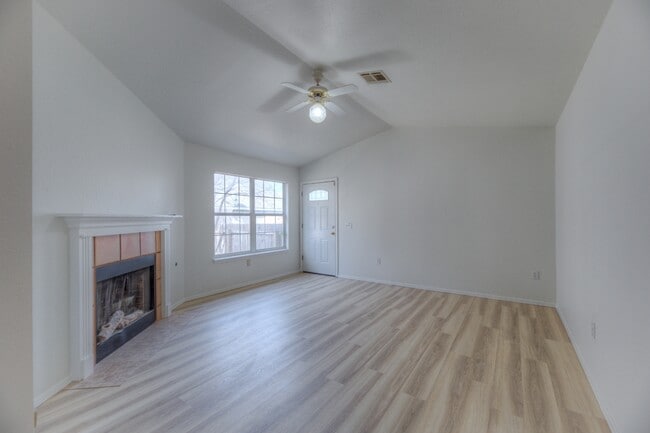 Building Photo - 1712 W 57th Pl