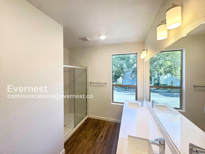 Building Photo - 6117 Bridgecross Dr