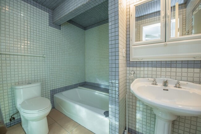 Building Photo - Anaheim Hills