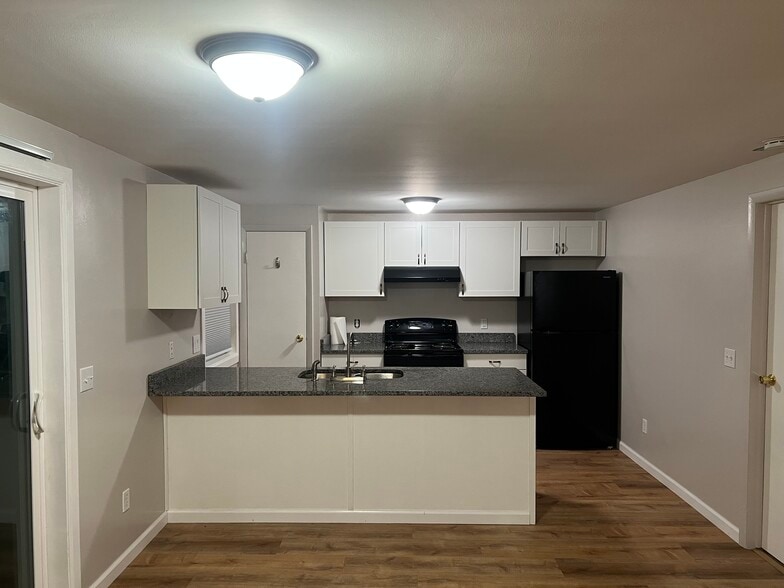 Kitchen - 85 Snowberry Rd