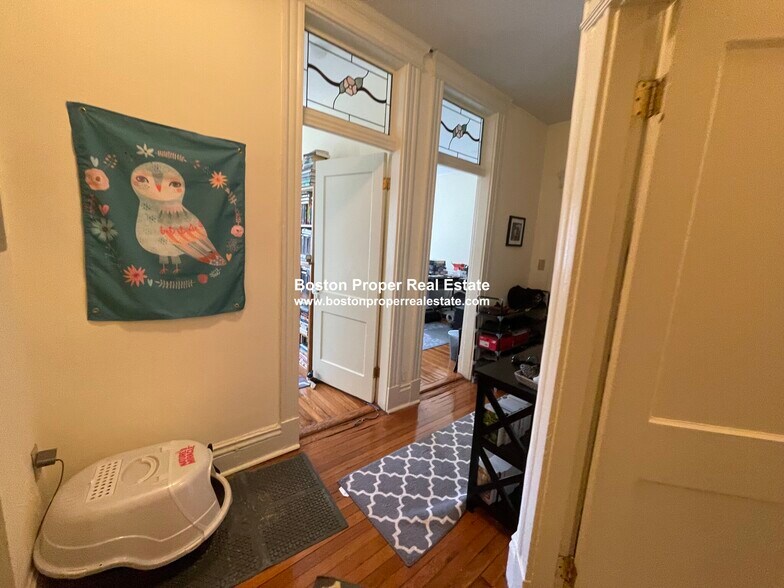 Building Photo - 100 Queensberry St