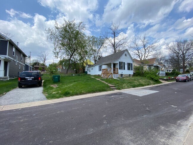 Primary Photo - Great Location! Must See!
