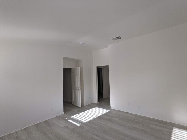Building Photo - Divine Rancho Cucamonga 4 Bedroom Home