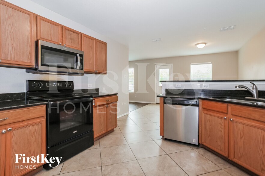 Building Photo - 4545 Waterford Dr