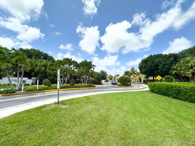 Building Photo - 1118 Fosters Mill Dr