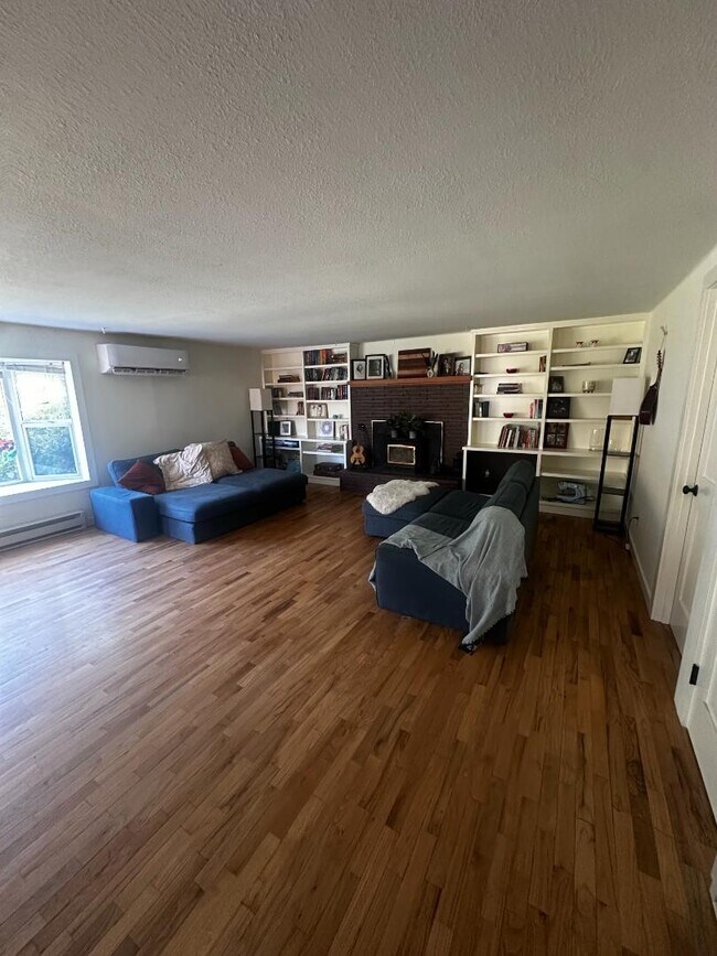 Building Photo - 1740 Marine Dr
