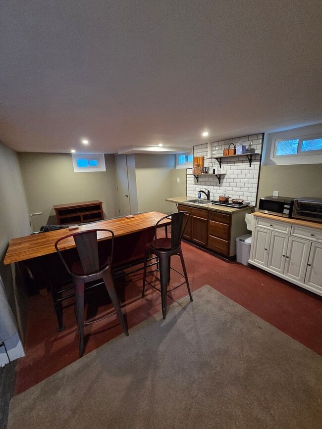 Building Photo - Furnished 1 Bedroom 1 Bath Basement Unit-No Pets-Single Occupancy -NO SMOKING