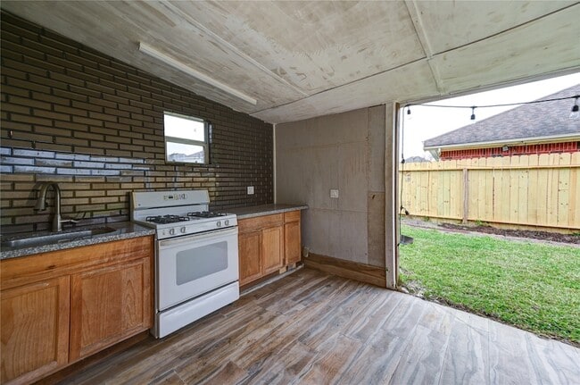 Building Photo - 11906 Dinosaur Valley Dr