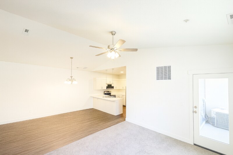 Building Photo - 409 4900