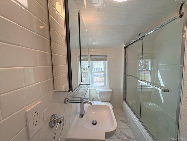 Building Photo - 155 White Rd