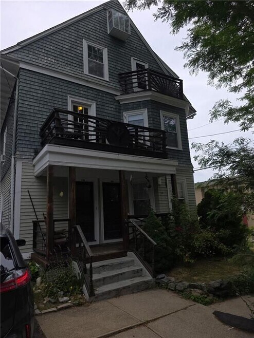 Building Photo - 140 Larch St