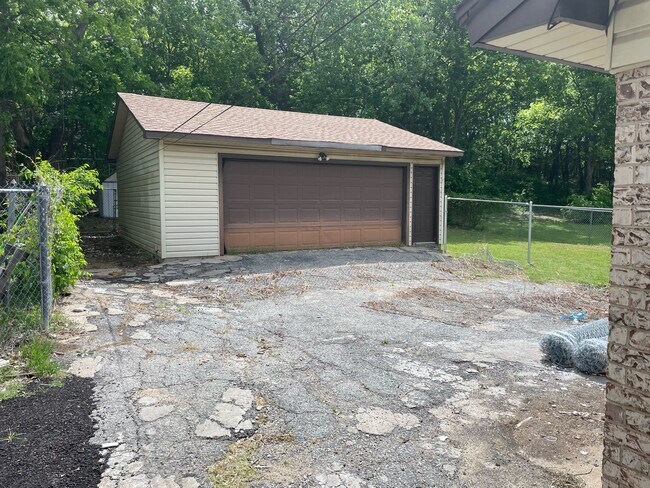 Building Photo - 1338 McCall St