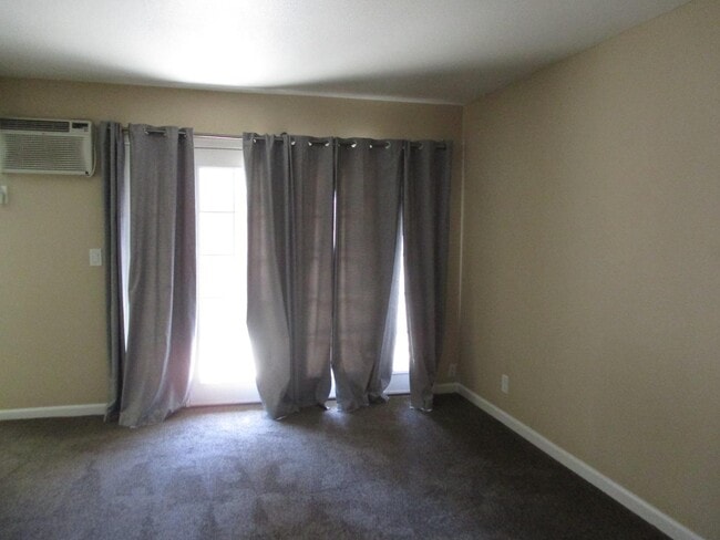 Building Photo - 8158 Kelton Dr